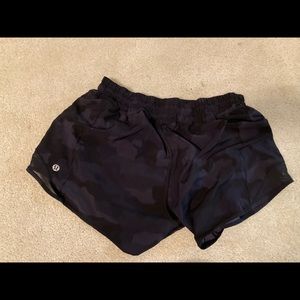 Lululemon Hotty Hot Short black camo size 6